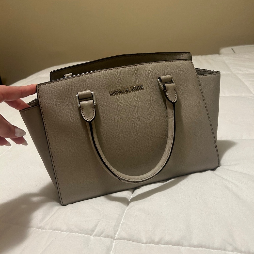 Grey Michael Kors bag and wallet